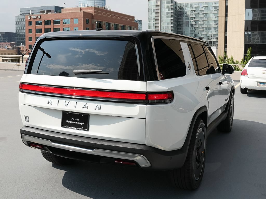 Used 2025 Rivian R1S Adventure Dual AWD/4WD image 11