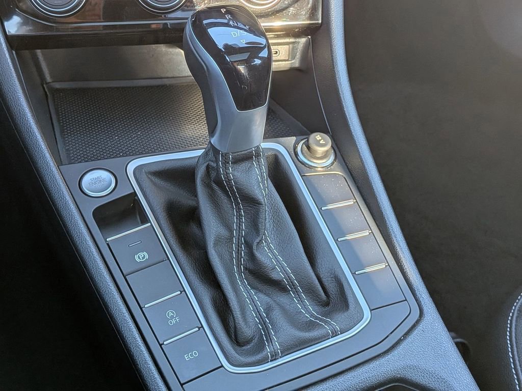 Used 2023 Volkswagen Jetta SE w/ Panoramic Sunroof Package image 16