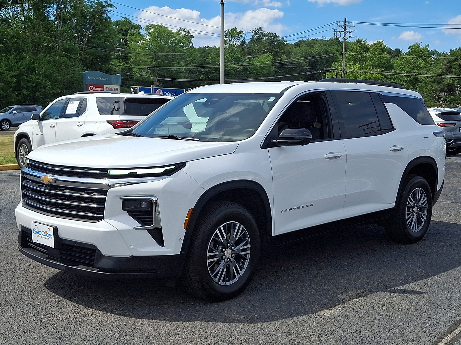 Used 2025 Chevrolet Traverse LT w/ Enhanced Driving Package FWD image 3