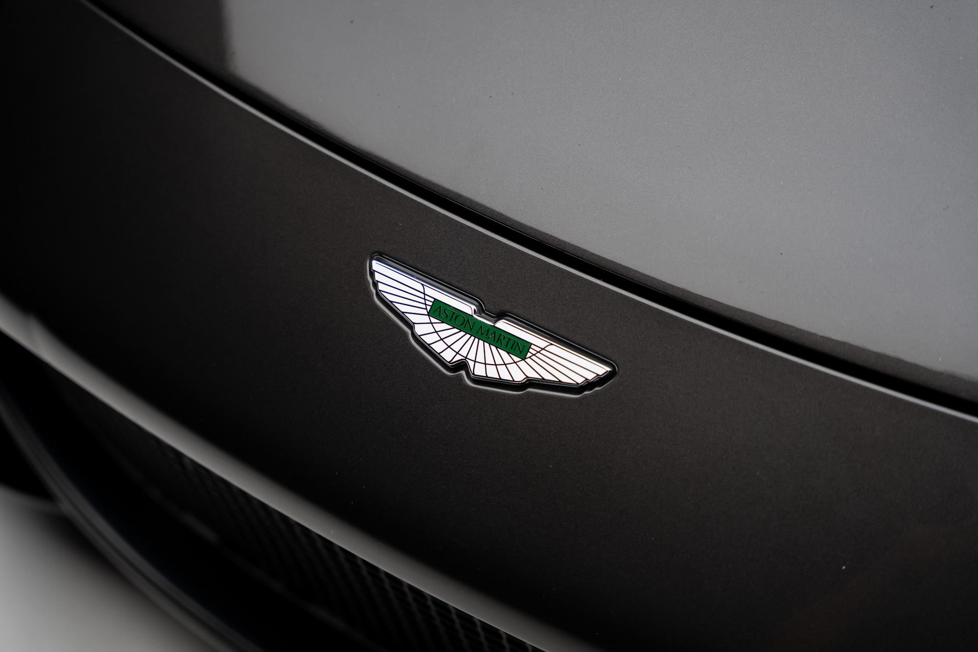 Used 2022 Aston Martin V8 Vantage Coupe RWD image 19