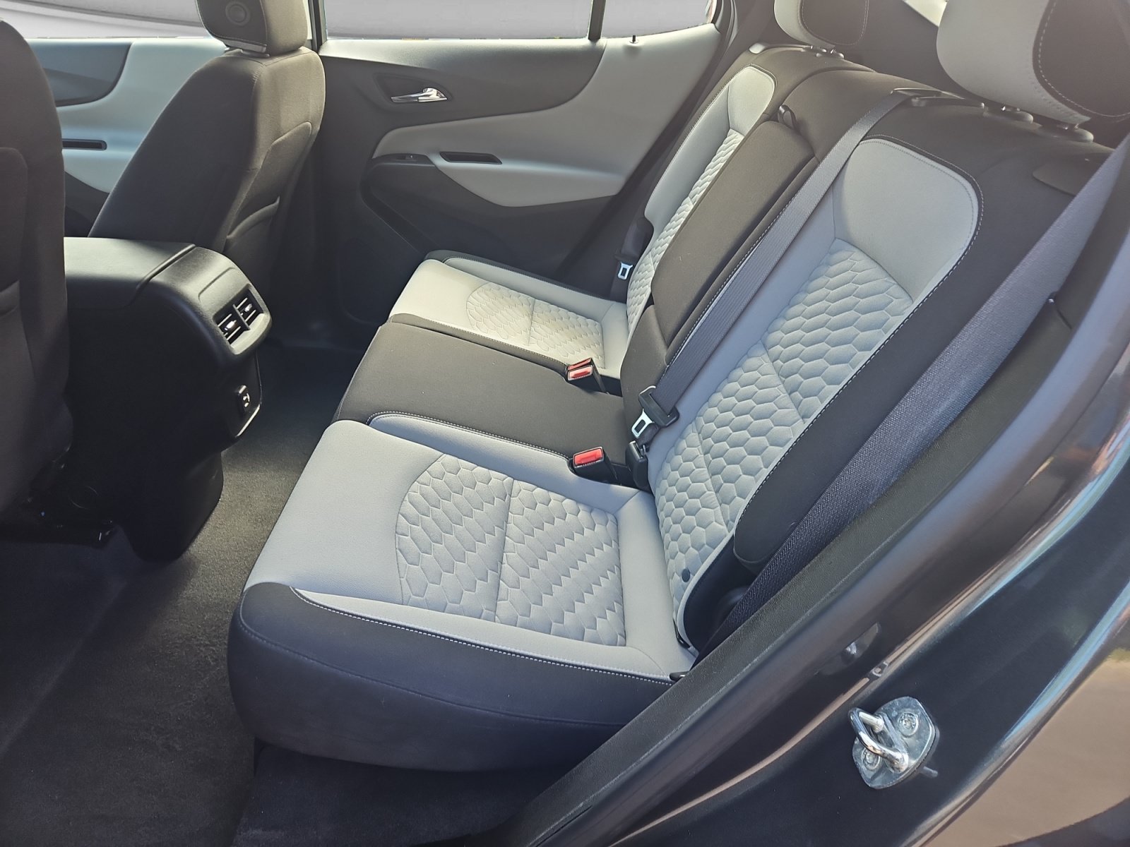 Used 2021 Chevrolet Equinox LS FWD image 14