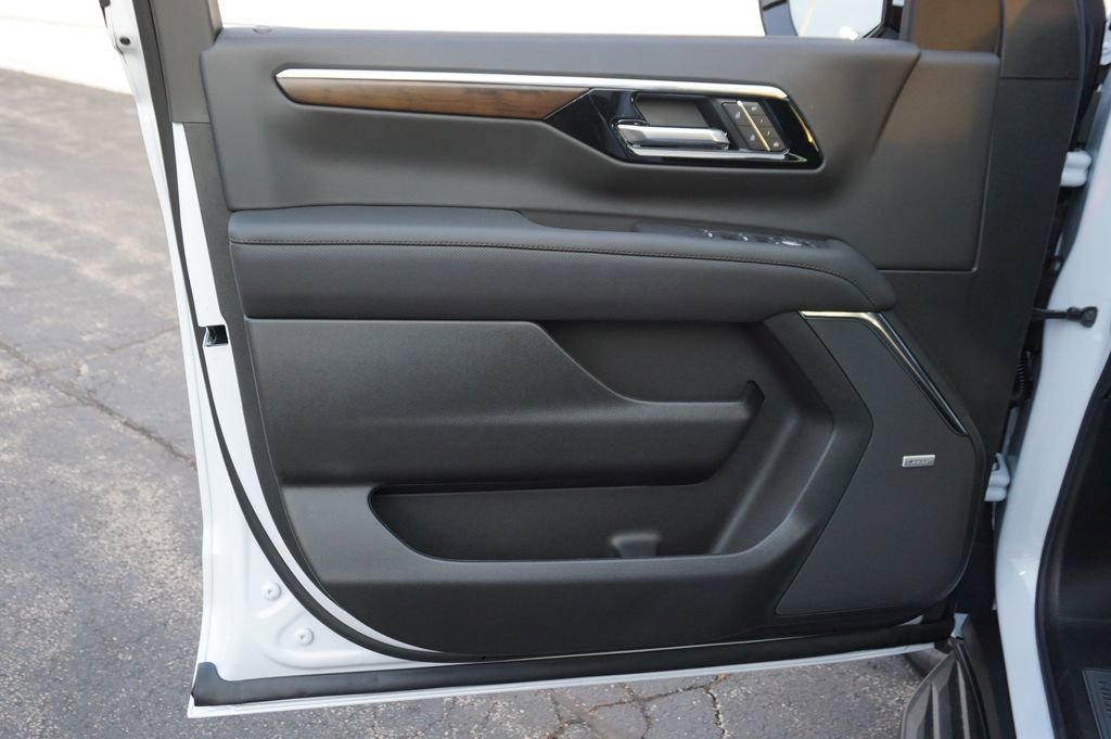 New 2026 Chevrolet Suburban High Country image 24