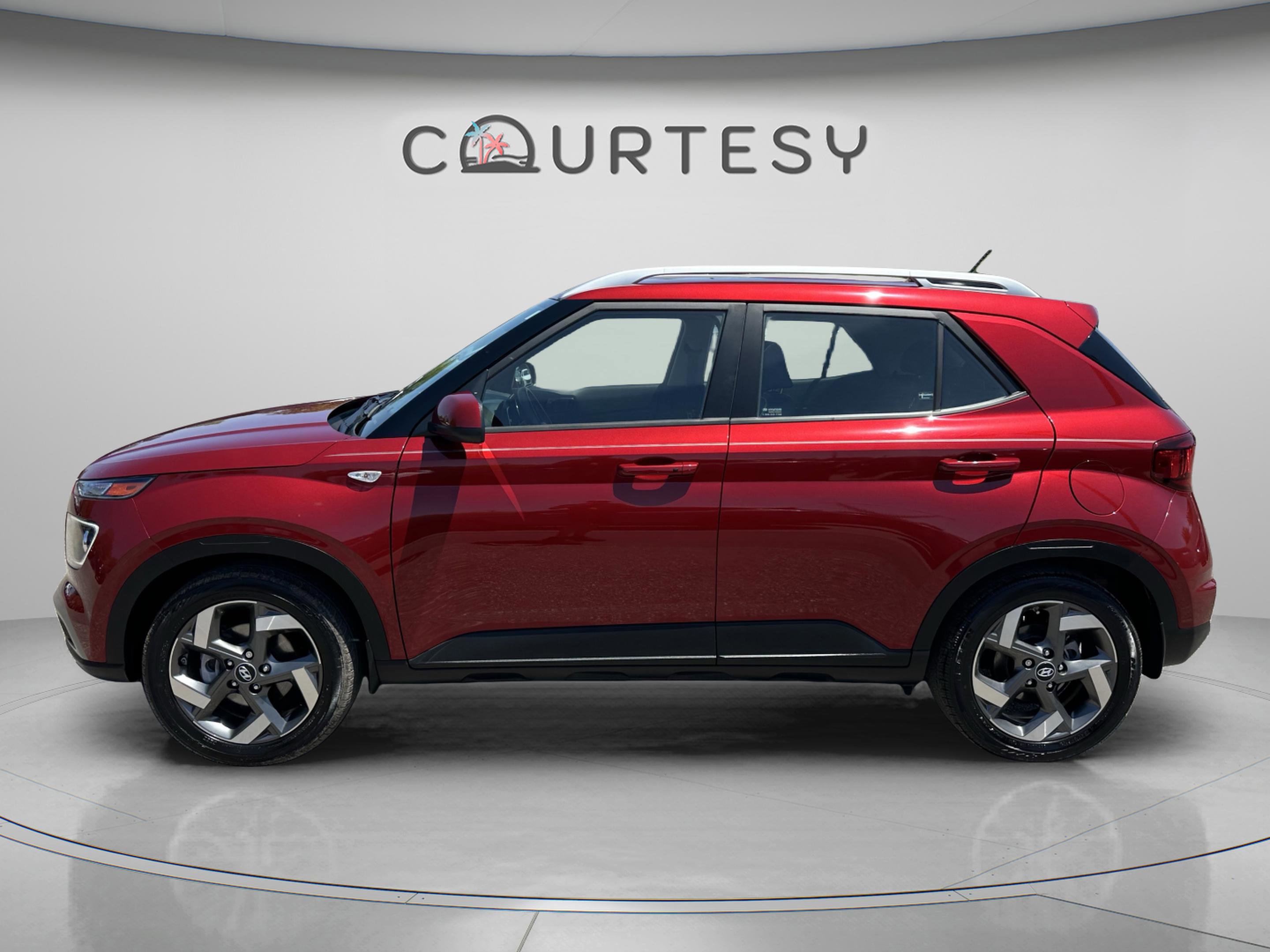 Certified 2024 Hyundai Venue Limited FWD image 2