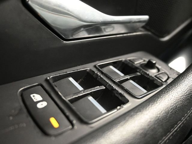 Used 2018 Jaguar E-PACE S image 28