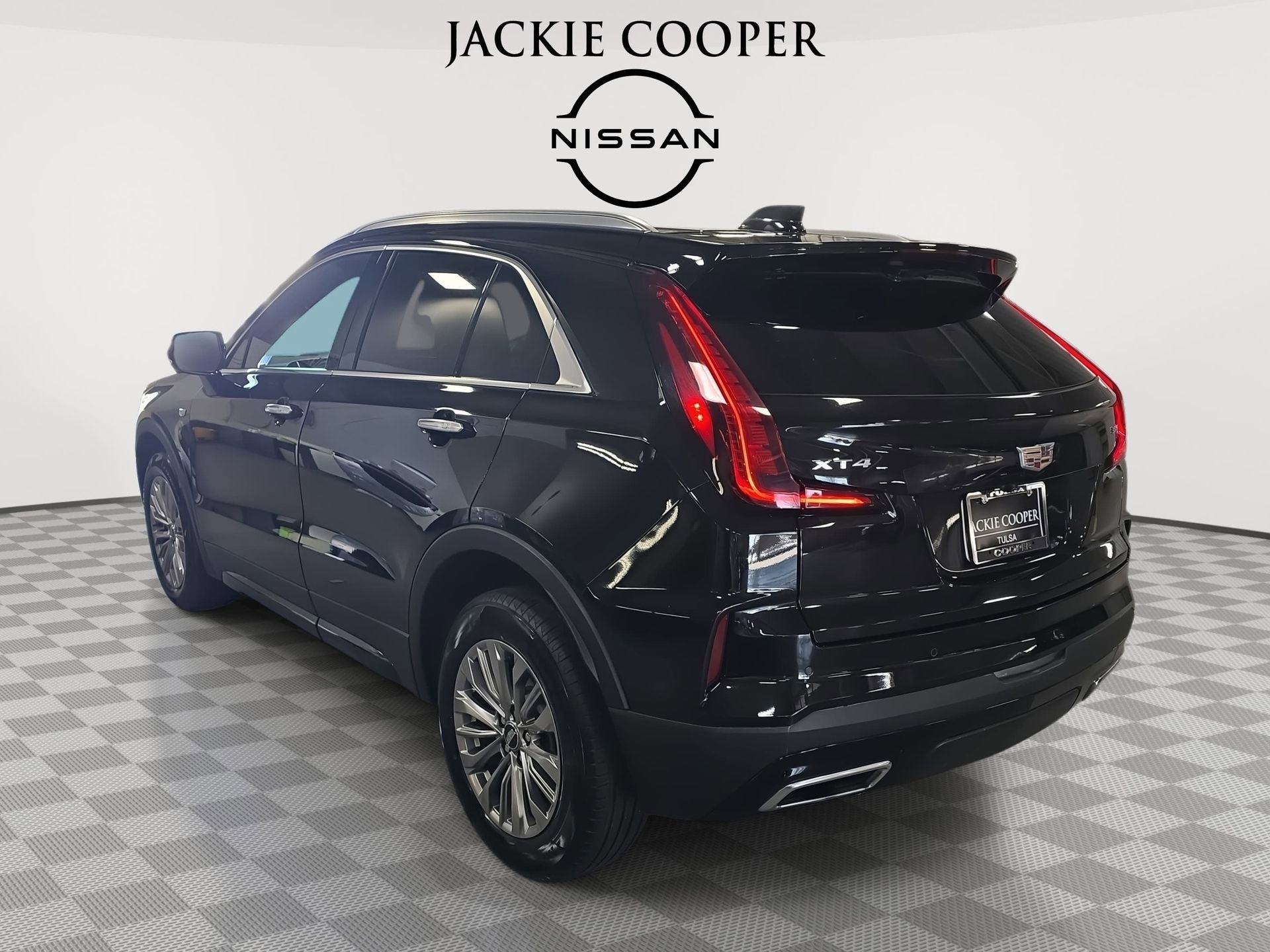 Used 2025 Cadillac XT4 Premium Luxury image 7