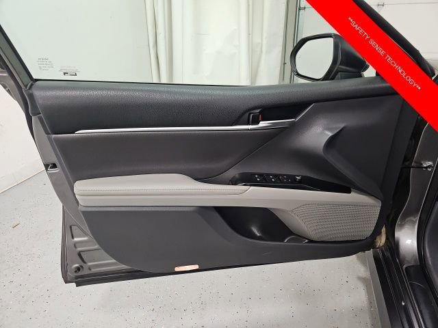 Used 2019 Toyota Camry XLE image 12