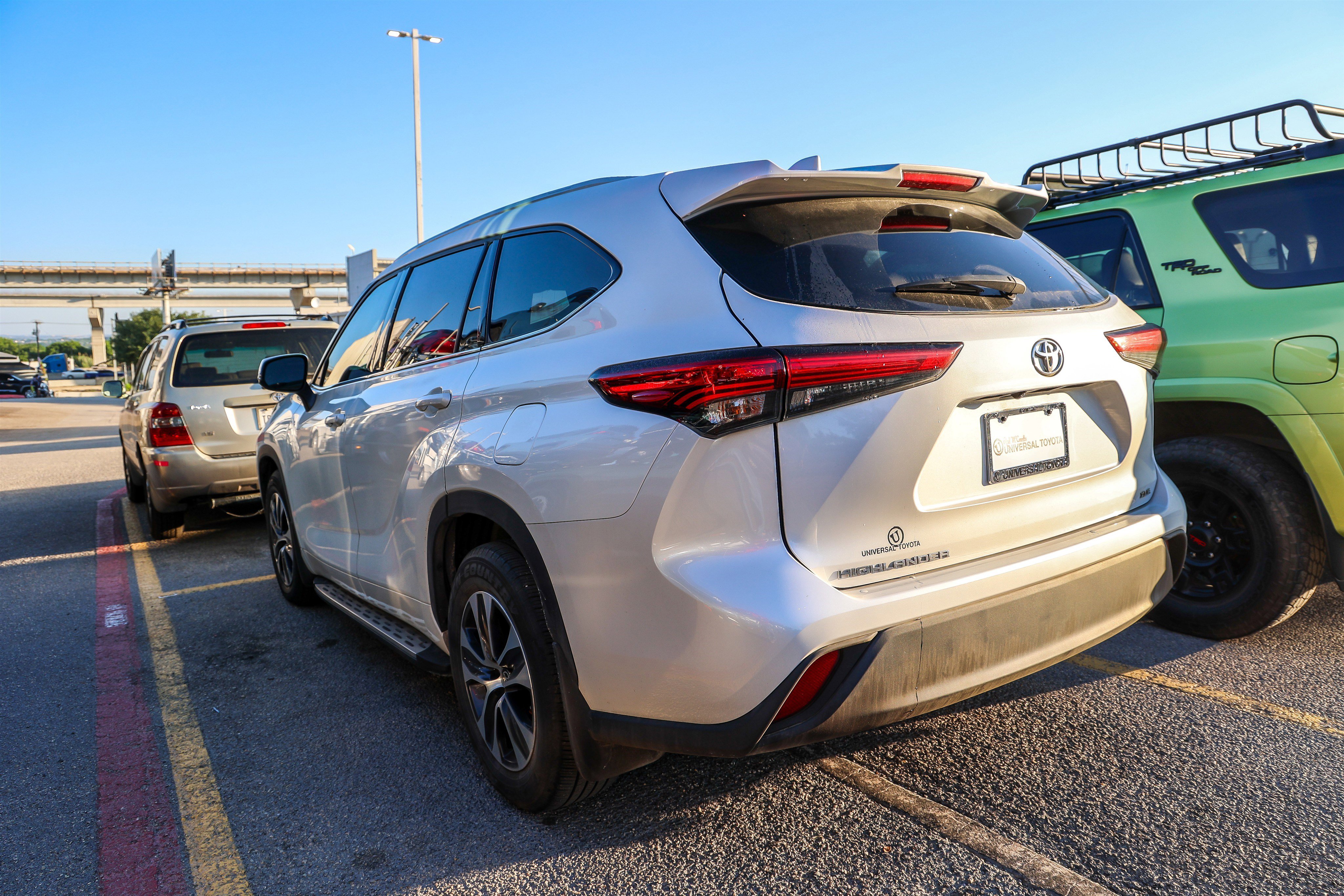Used 2022 Toyota Highlander XLE FWD image 9