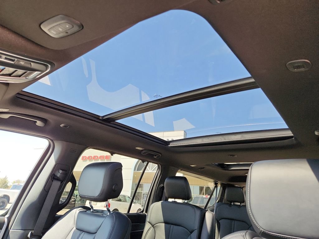 New 2025 Jeep Wagoneer L Series II w/ Convenience Group I image 16