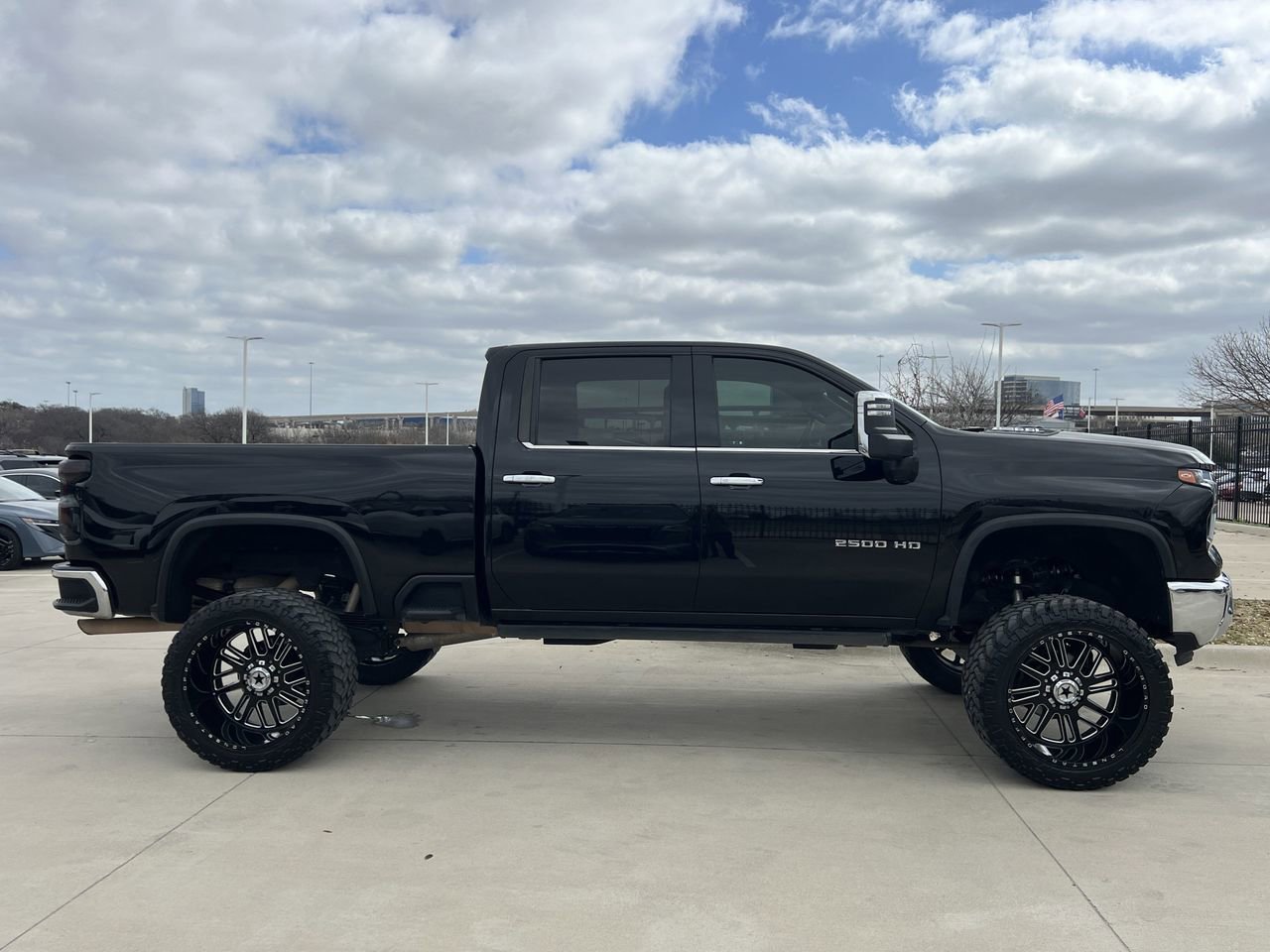 Used 2024 Chevrolet Silverado 2500 LTZ w/ LTZ Plus Package image 3