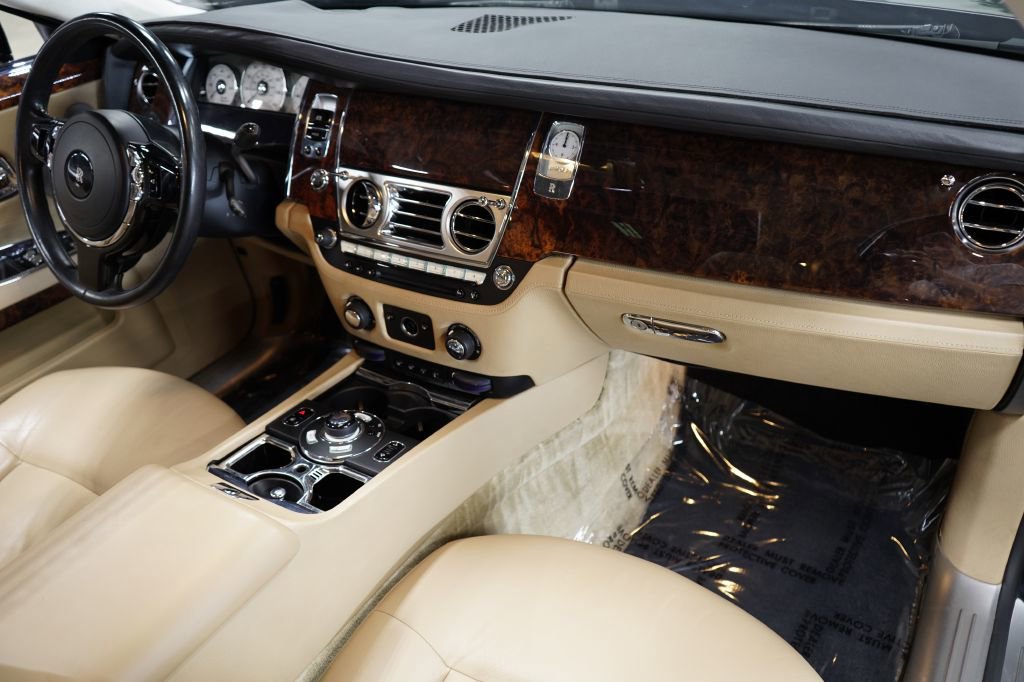 Used 2010 Rolls-Royce Ghost RWD image 46