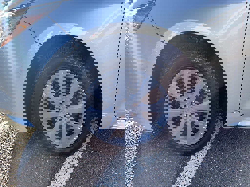 Used 2022 Toyota Corolla LE image 2