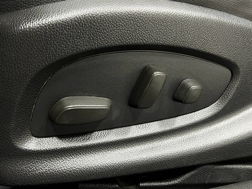 Used 2015 Chevrolet Impala LTZ FWD image 17