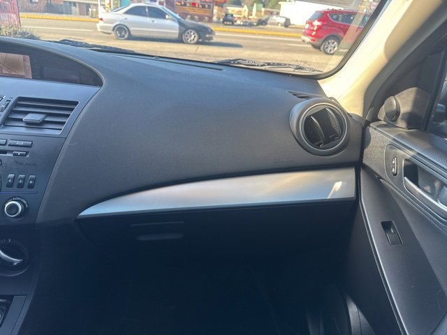 Used 2012 MAZDA MAZDA3 i Grand Touring w/ Tech Pkg image 11