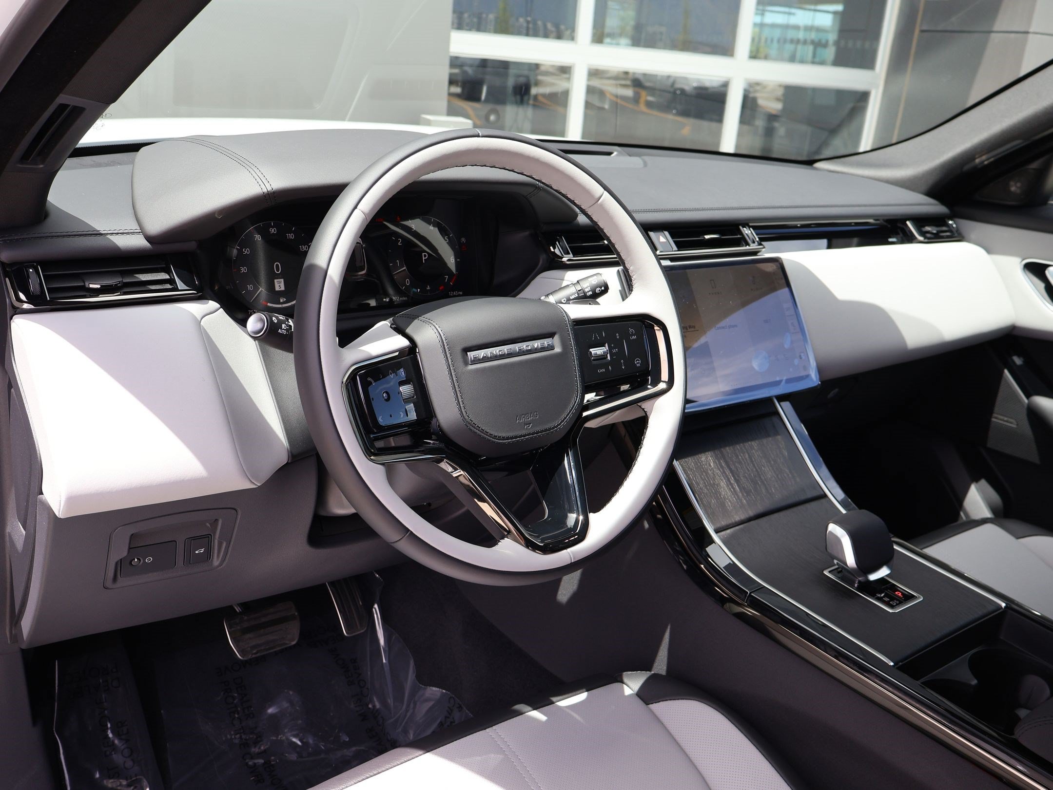 New 2026 Land Rover Range Rover Velar Dynamic SE AWD/4WD image 12