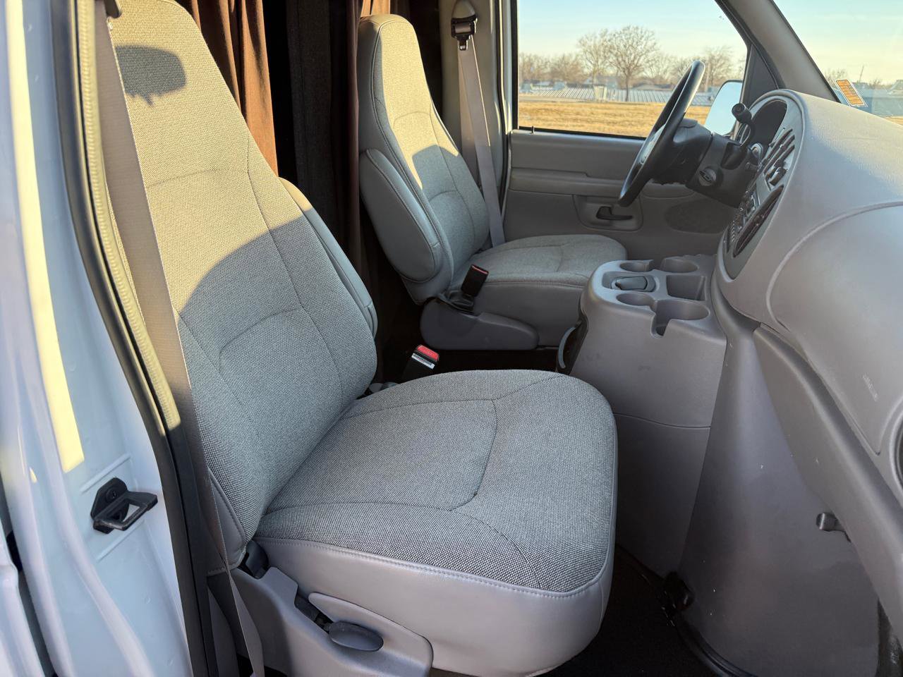 Used 2002 Ford E-350 and Econoline 350 Super Duty image 13