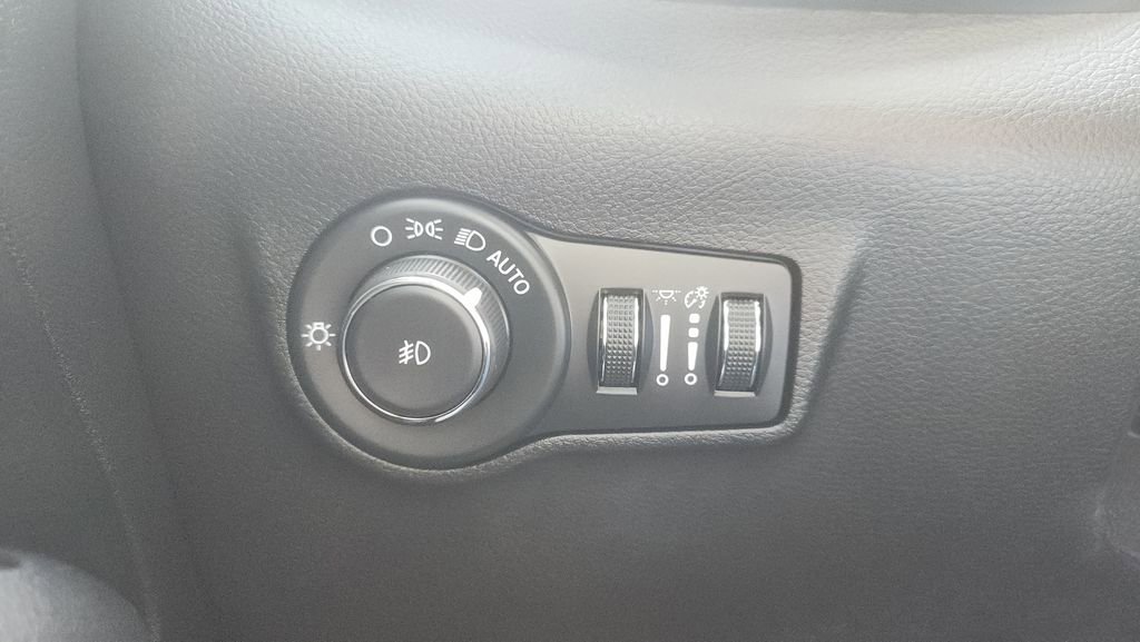 Used 2023 Jeep Compass Trailhawk w/ Trailhawk Elite Group image 19