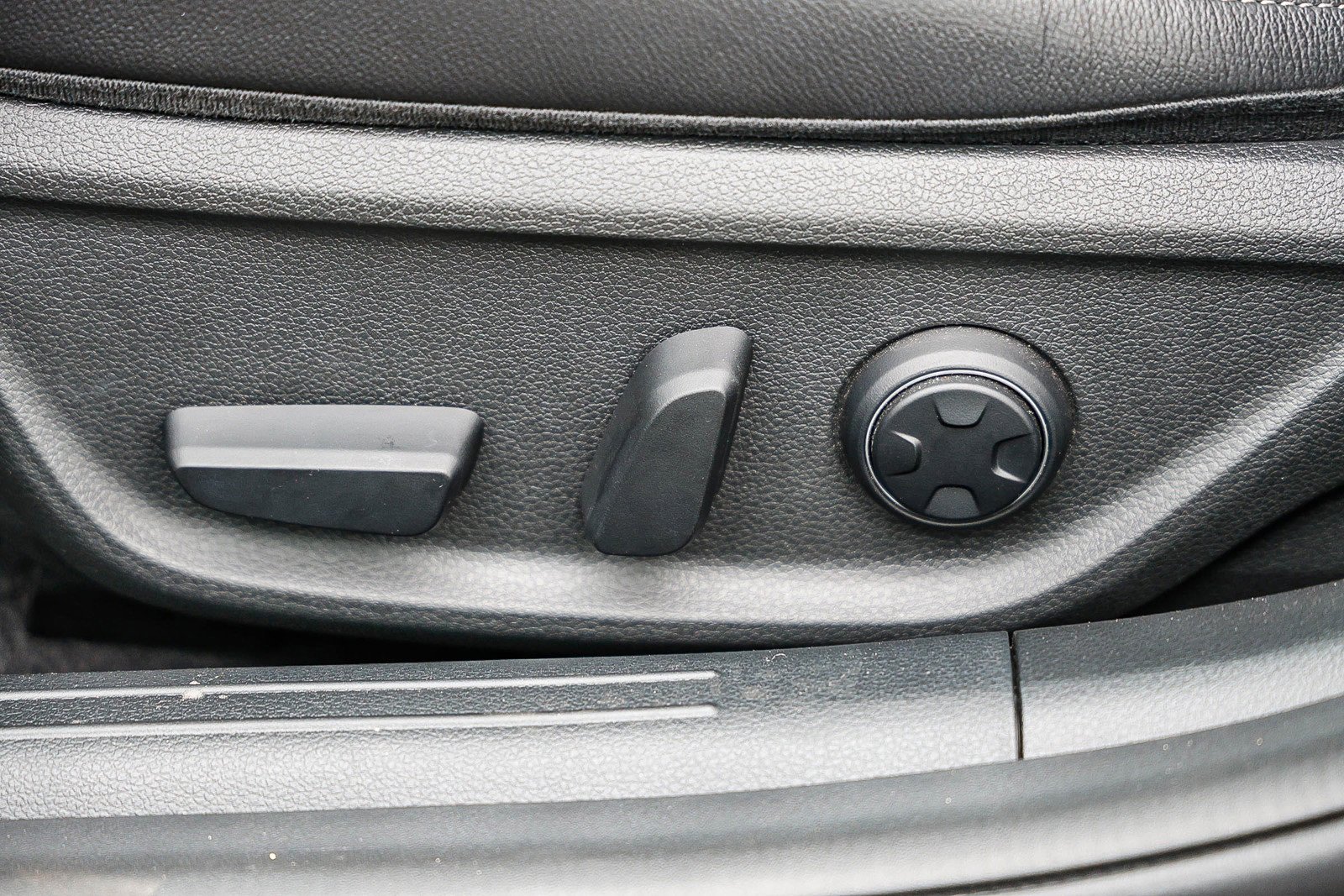 Used 2025 Genesis G70 2.5T image 21