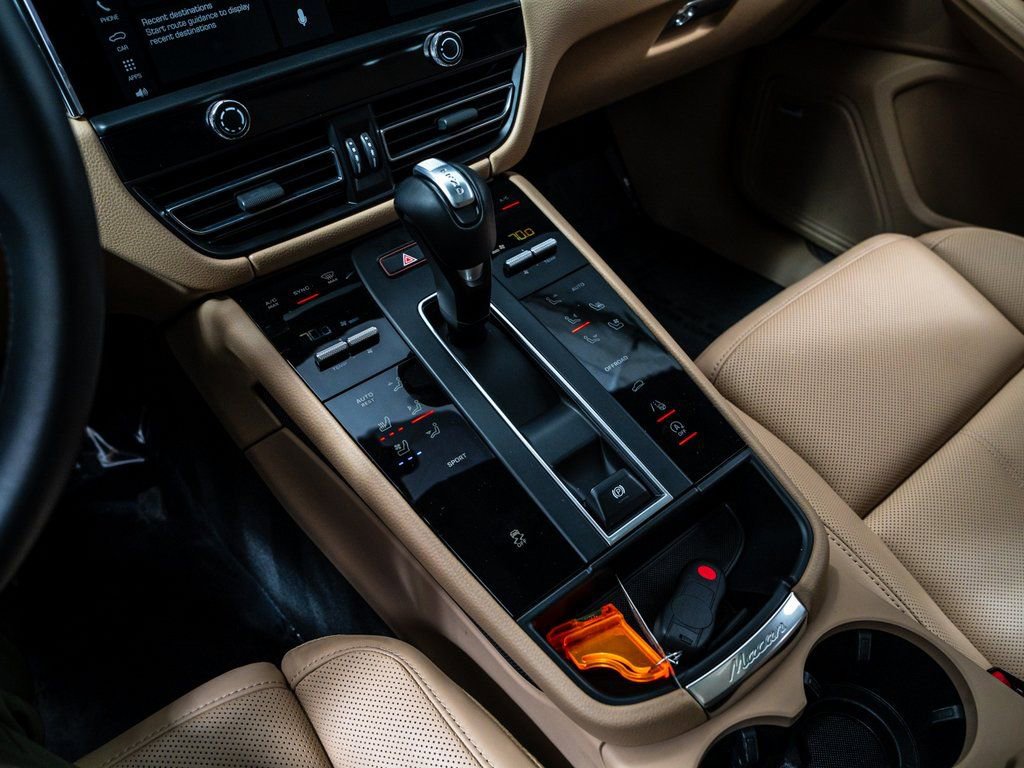 Certified 2025 Porsche Macan image 19