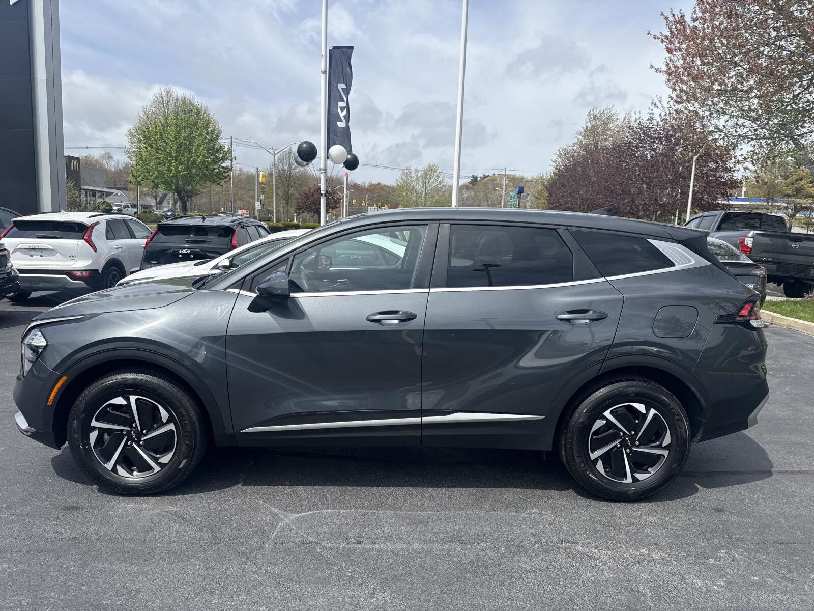 Used 2023 Kia Sportage LX AWD/4WD image 2