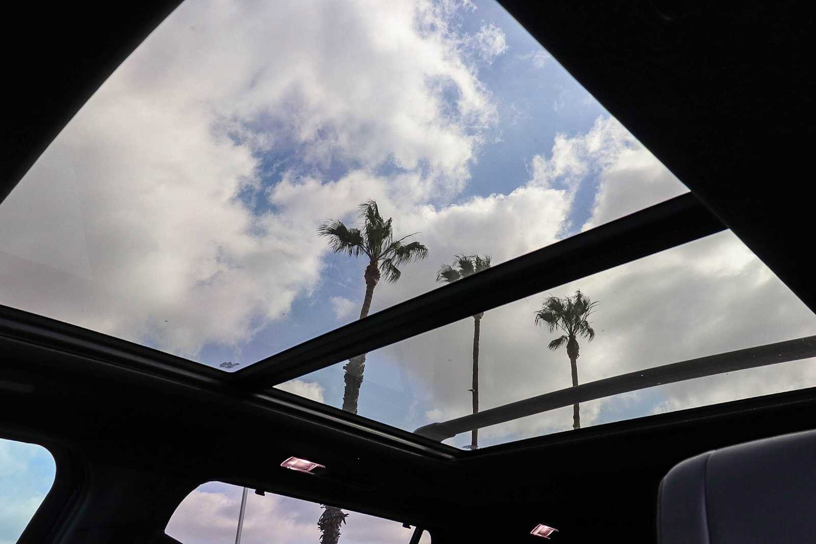 Used 2025 Toyota Sequoia Platinum image 33