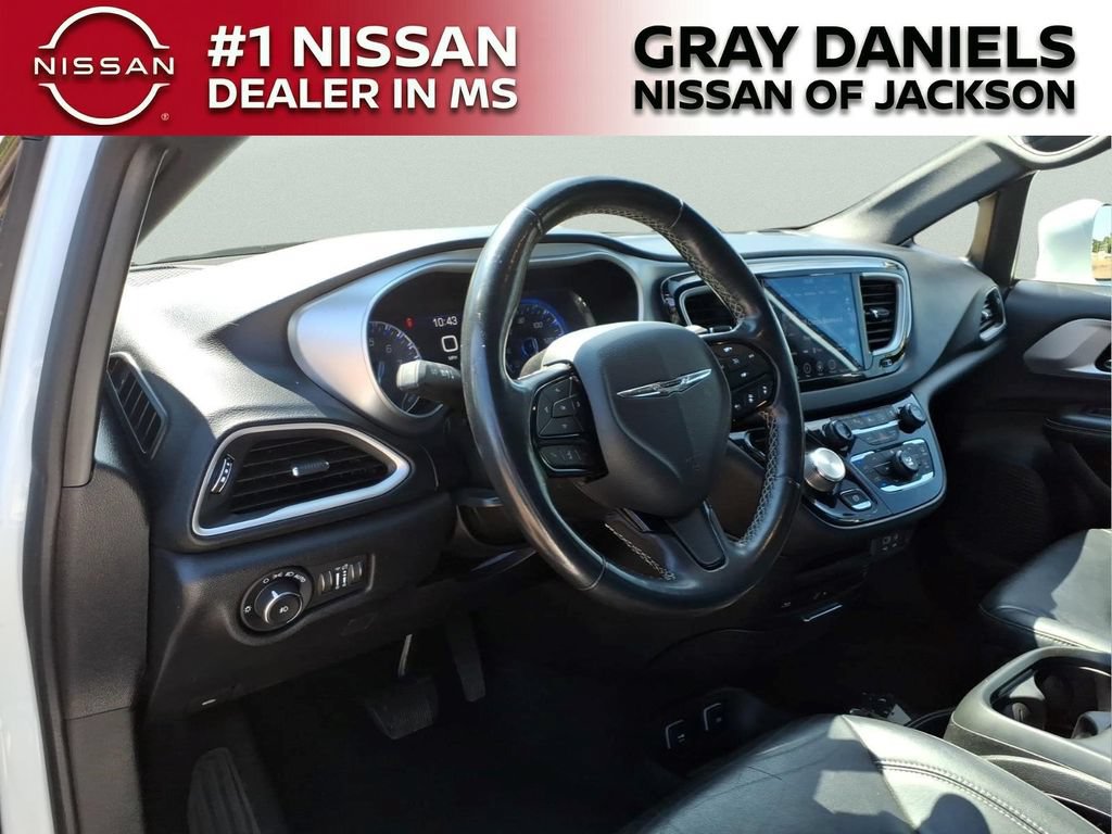 Used 2020 Chrysler Pacifica Touring-L Plus FWD image 11