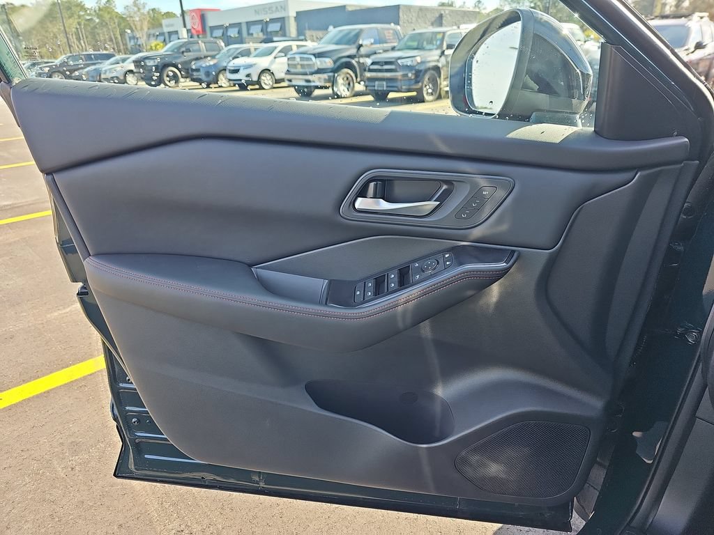 New 2026 Nissan Rogue SV AWD/4WD image 30