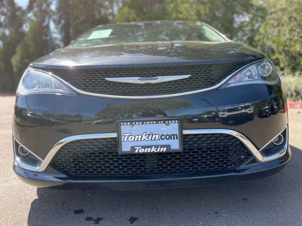 Used 2019 Chrysler Pacifica Touring-L image 9
