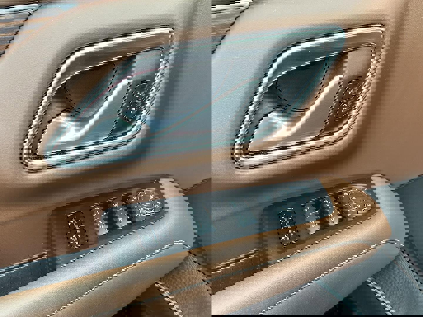 Used 2022 Chevrolet Suburban High Country image 25