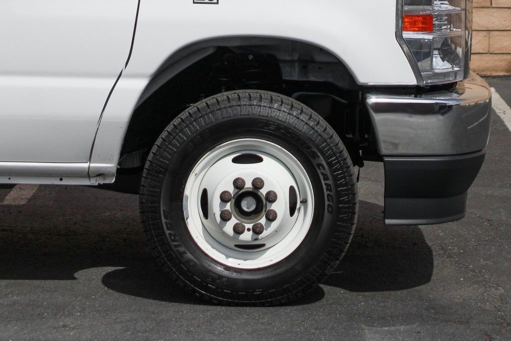 Used 2023 Ford E-450 and Econoline 450 Super Duty w/ Power Windows & Locks Group RWD image 39