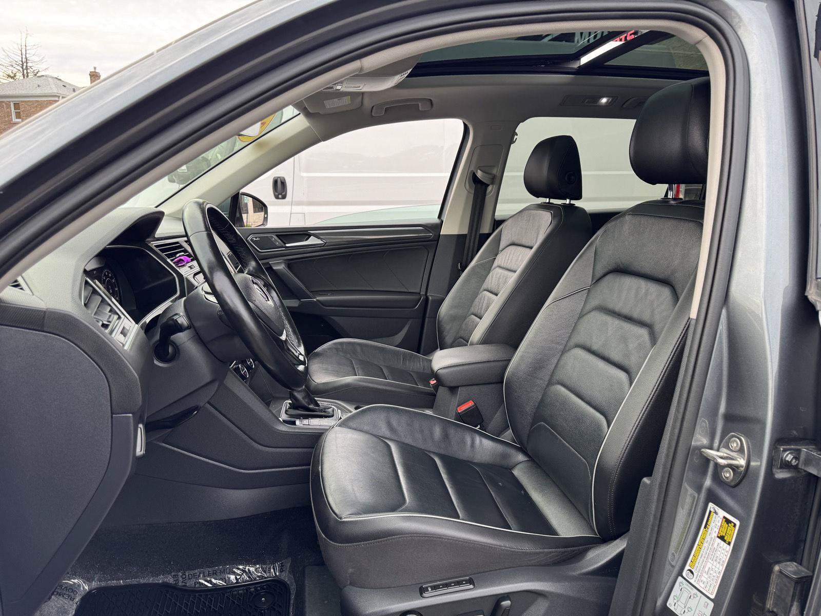Used 2018 Volkswagen Tiguan SEL Premium w/ 3rd Row Seat Package AWD/4WD image 21