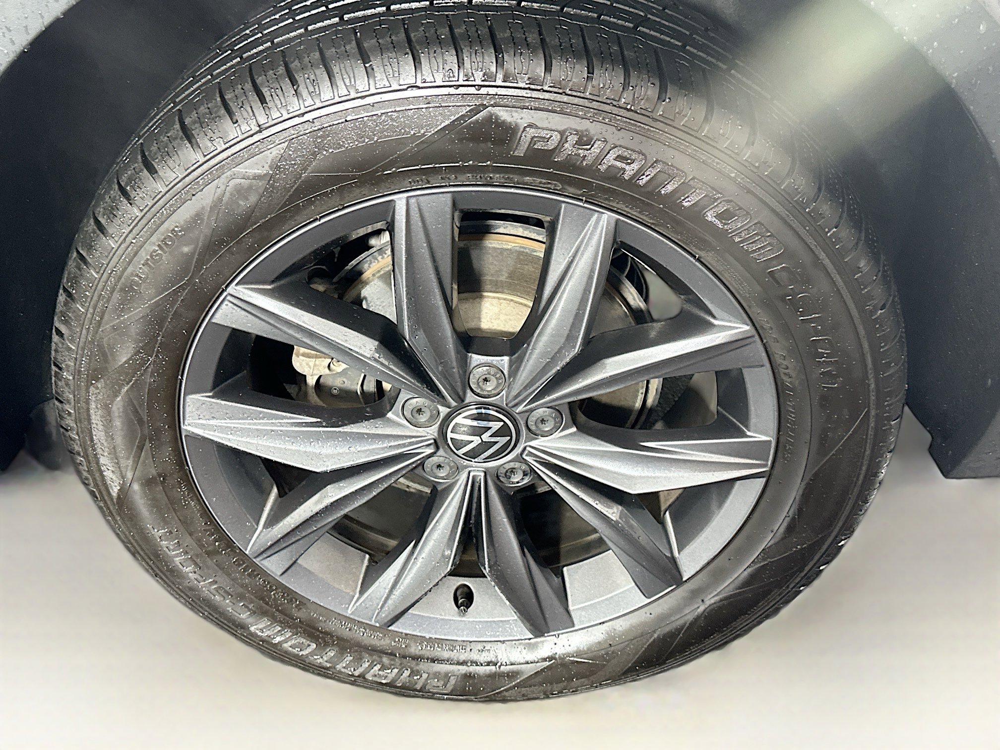 Used 2022 Volkswagen Tiguan SE image 11