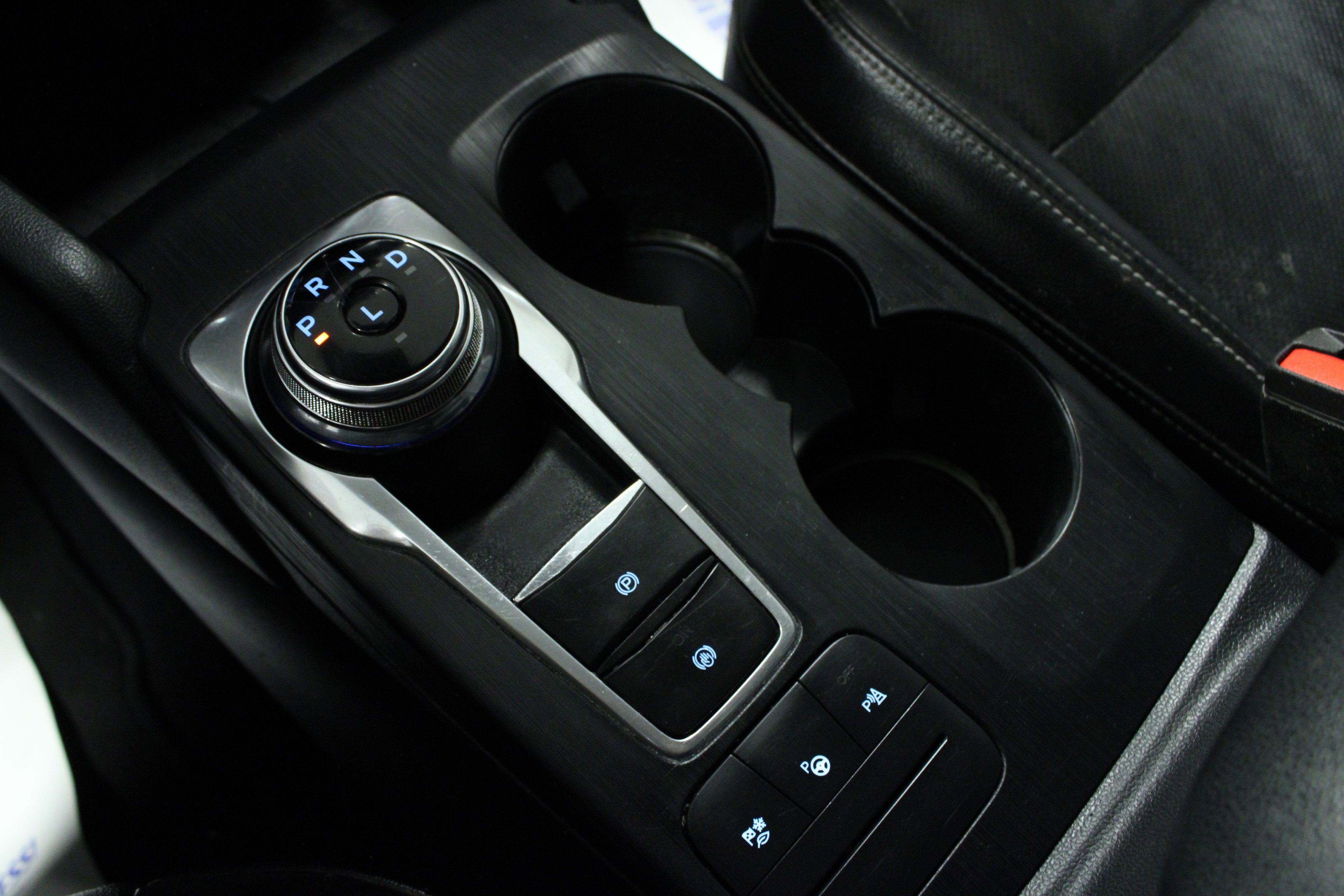 Used 2020 Ford Escape Titanium image 21