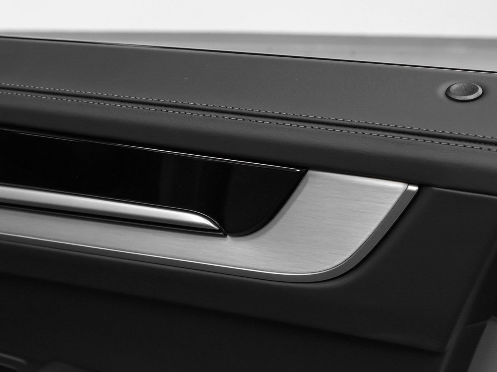 New 2026 Porsche Cayenne E-Hybrid Coupe AWD/4WD image 28
