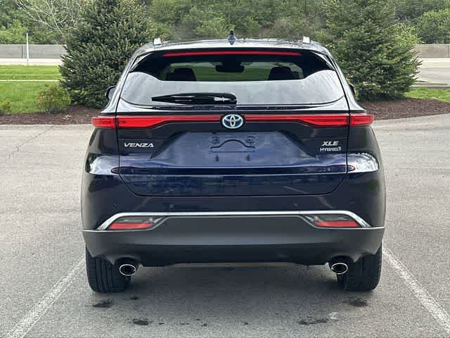 Used 2022 Toyota Venza XLE image 4