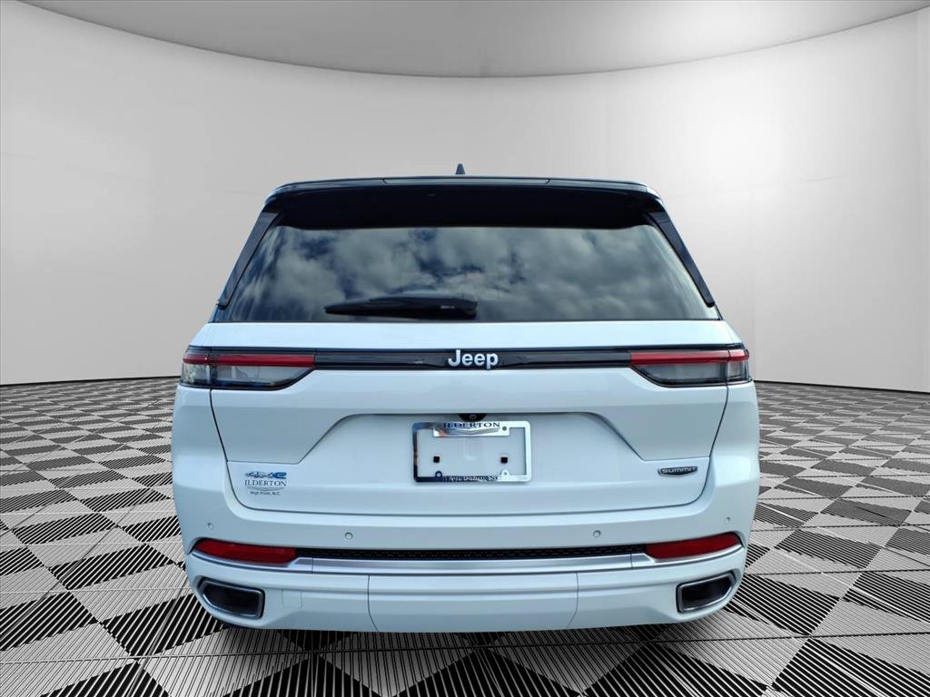 Certified 2022 Jeep Grand Cherokee Summit w/ Luxury Tech Group V AWD/4WD image 26
