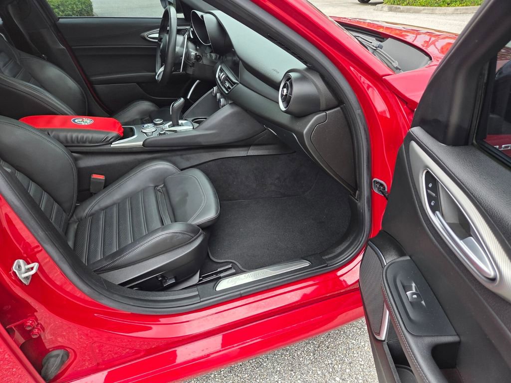 Used 2023 Alfa Romeo Giulia Veloce image 12