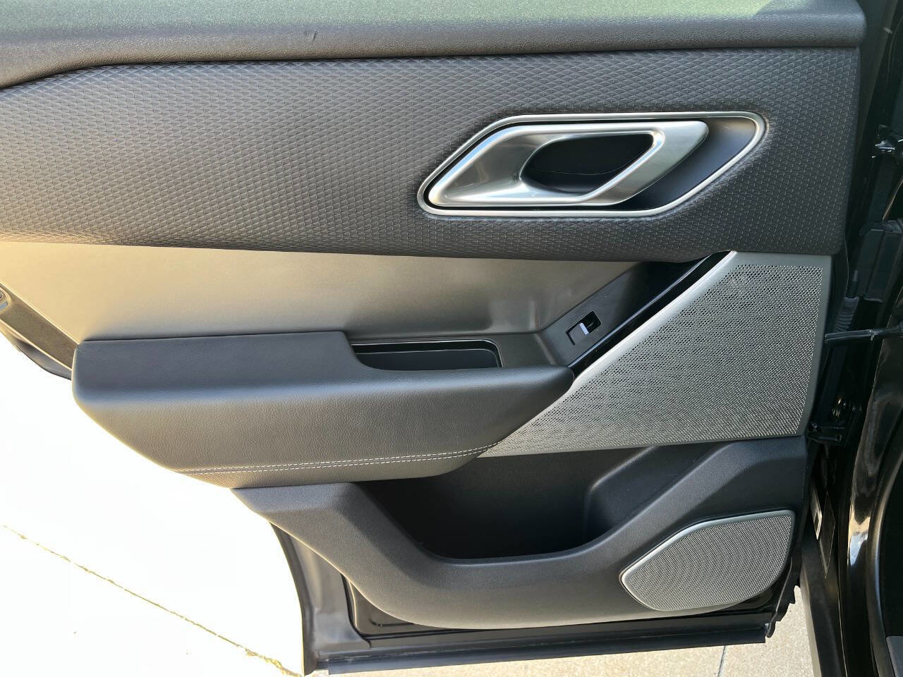 Used 2018 Land Rover Range Rover Velar S image 14