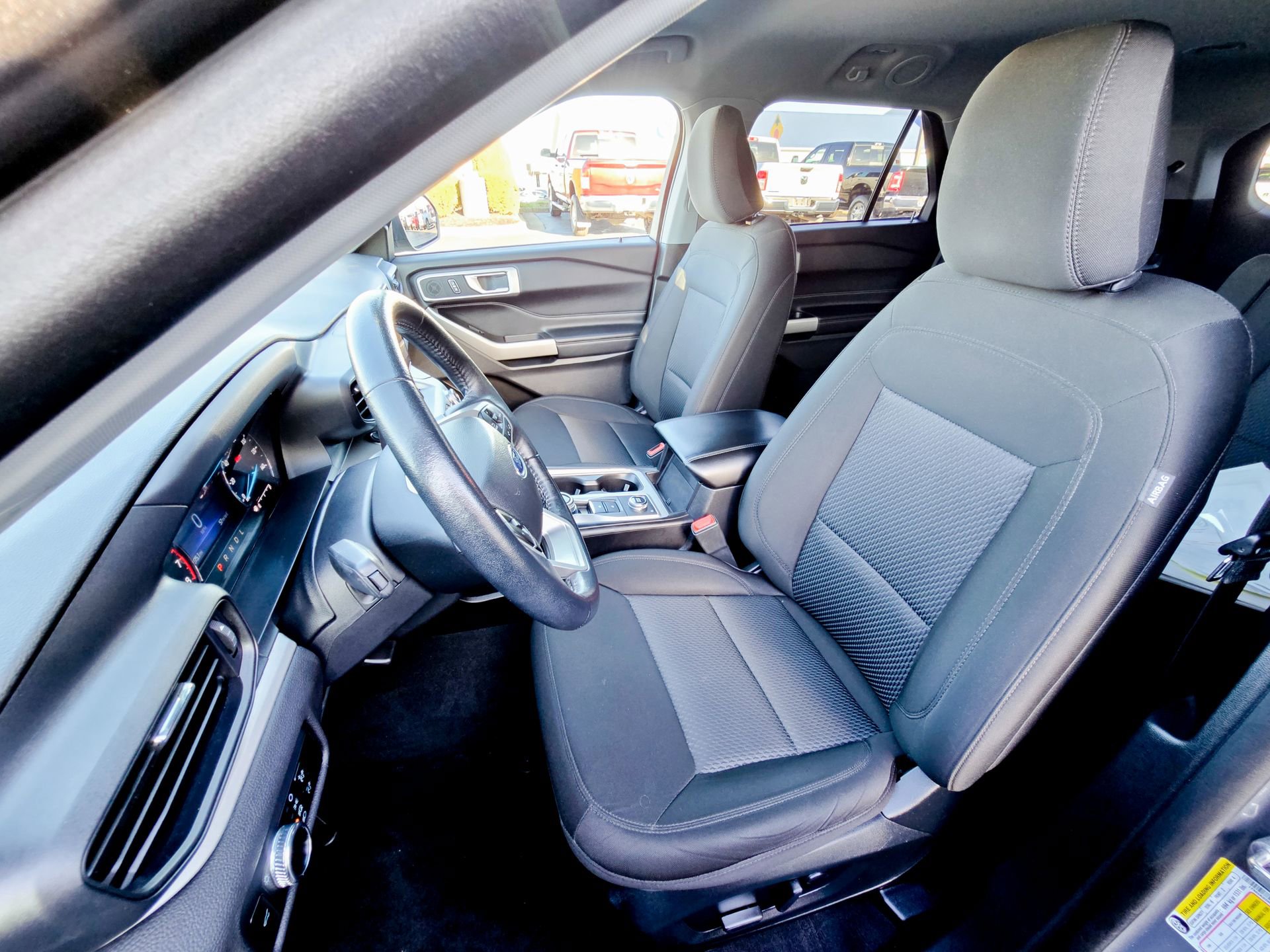 Used 2023 Ford Explorer XLT image 28