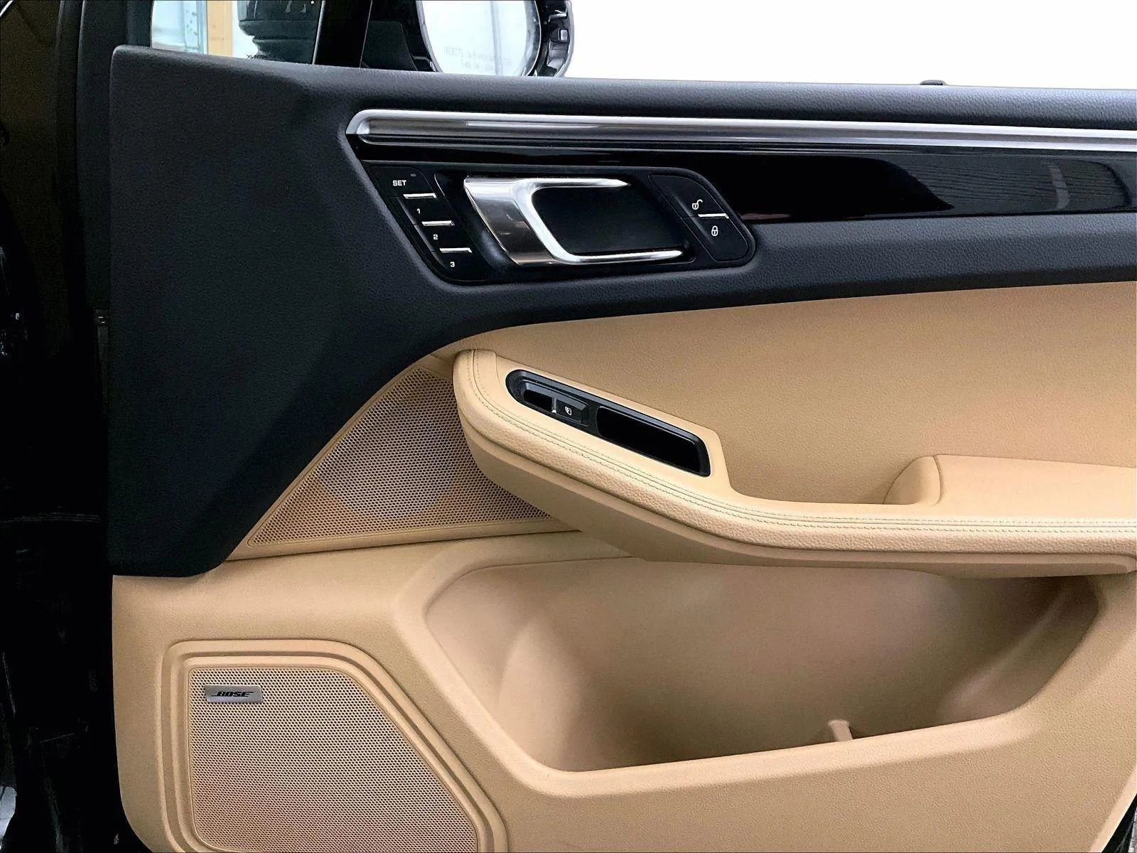 Used 2017 Porsche Macan S image 24