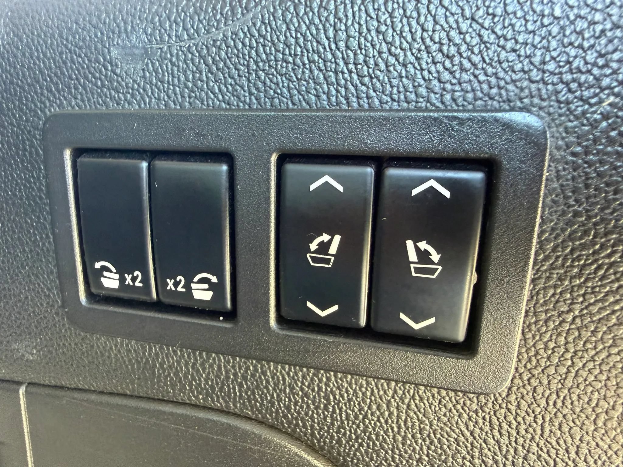 Used 2015 Cadillac Escalade ESV Premium RWD image 5