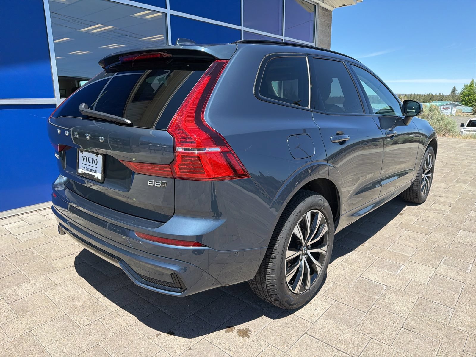Used 2025 Volvo XC60 B5 Plus w/ Climate Package AWD/4WD image 7
