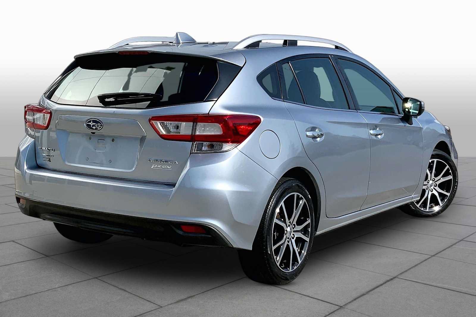 Used 2017 Subaru Impreza 2.0i Limited w/ Popular Package #4A AWD/4WD image 13