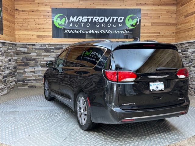 Used 2017 Chrysler Pacifica Limited w/ UConnect Theater Package FWD image 6