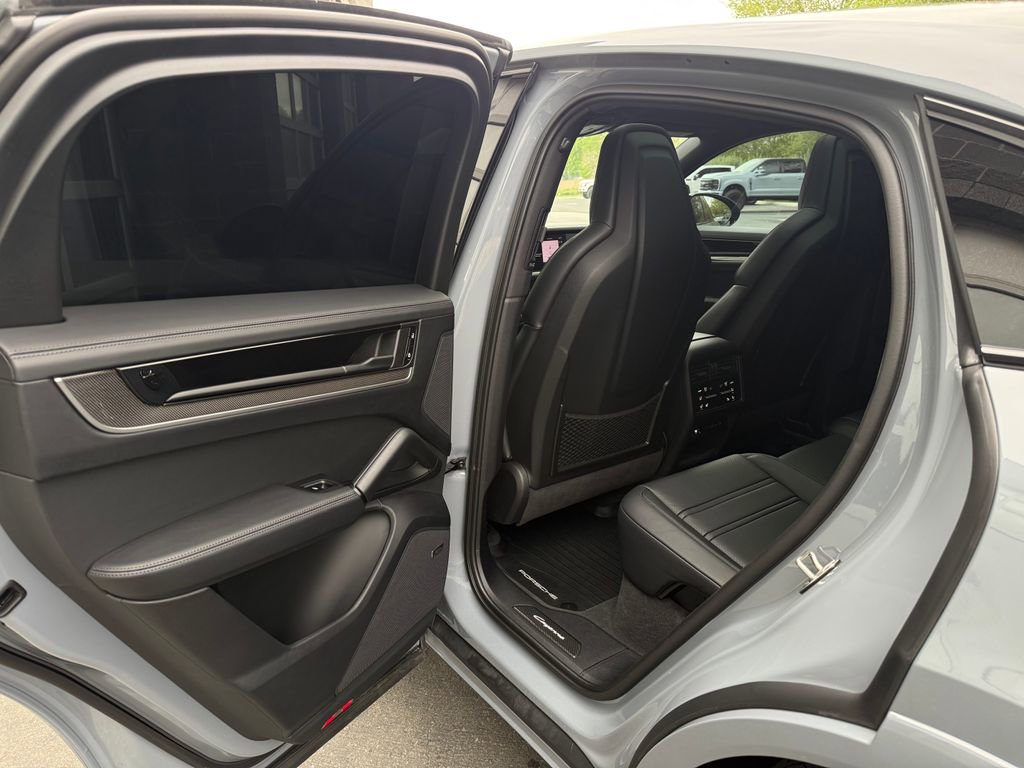 Used 2026 Porsche Cayenne S AWD/4WD image 27