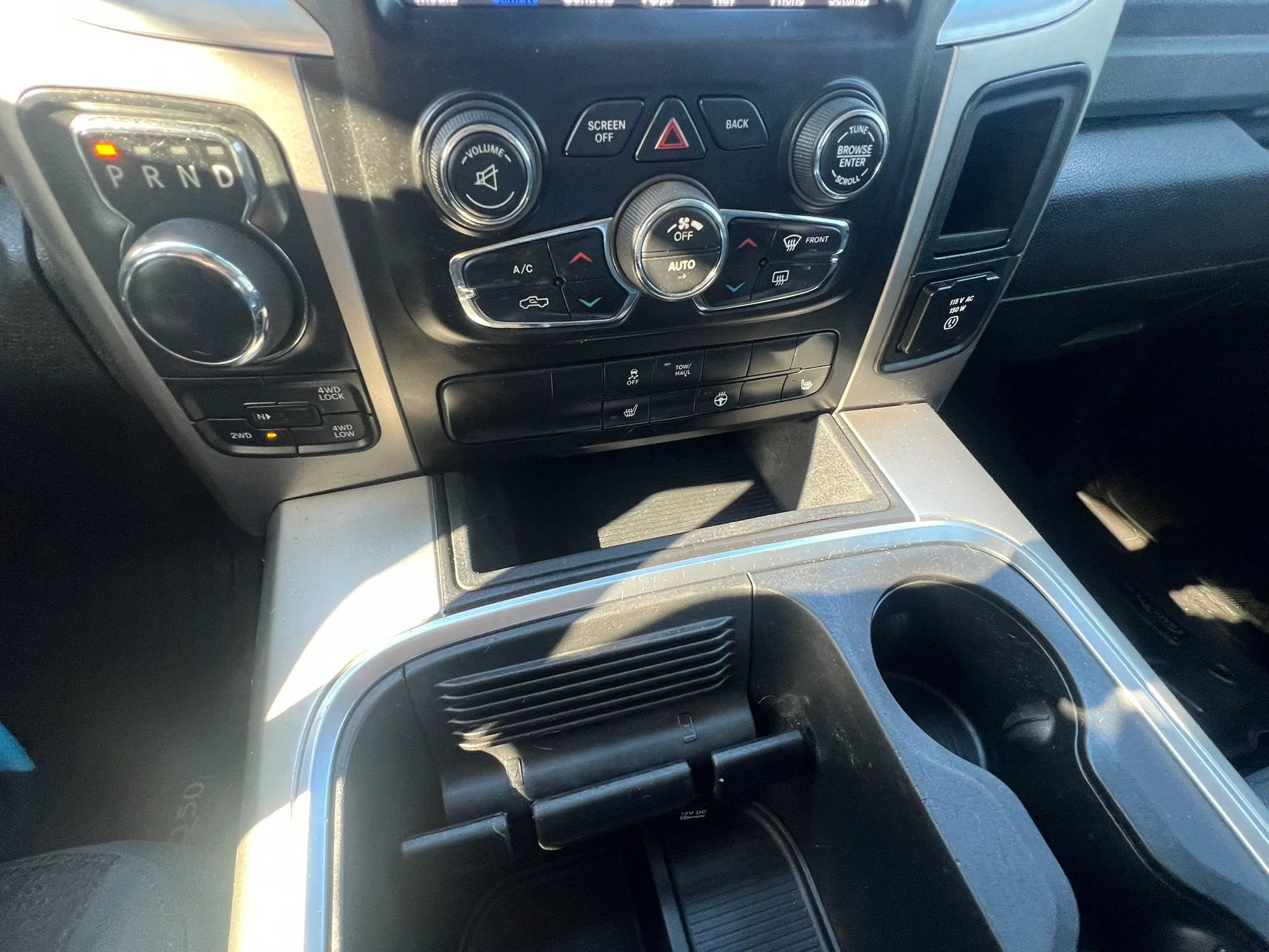 Used 2018 RAM 1500 SLT AWD/4WD image 24