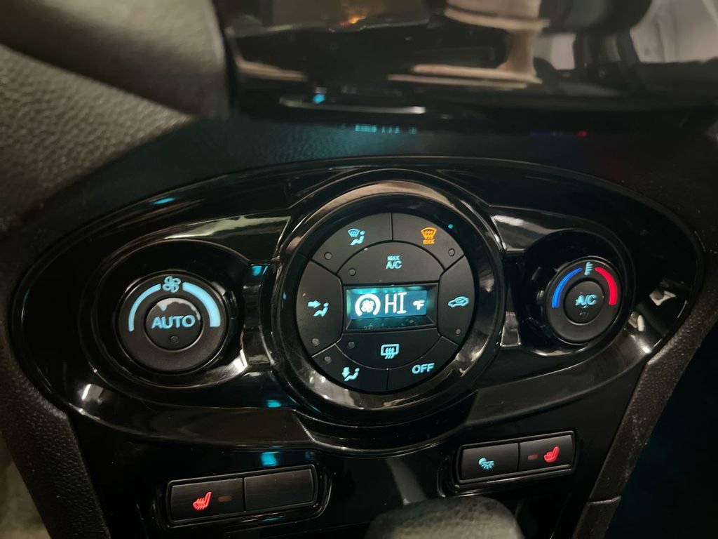 Used 2014 Ford Fiesta Titanium image 16