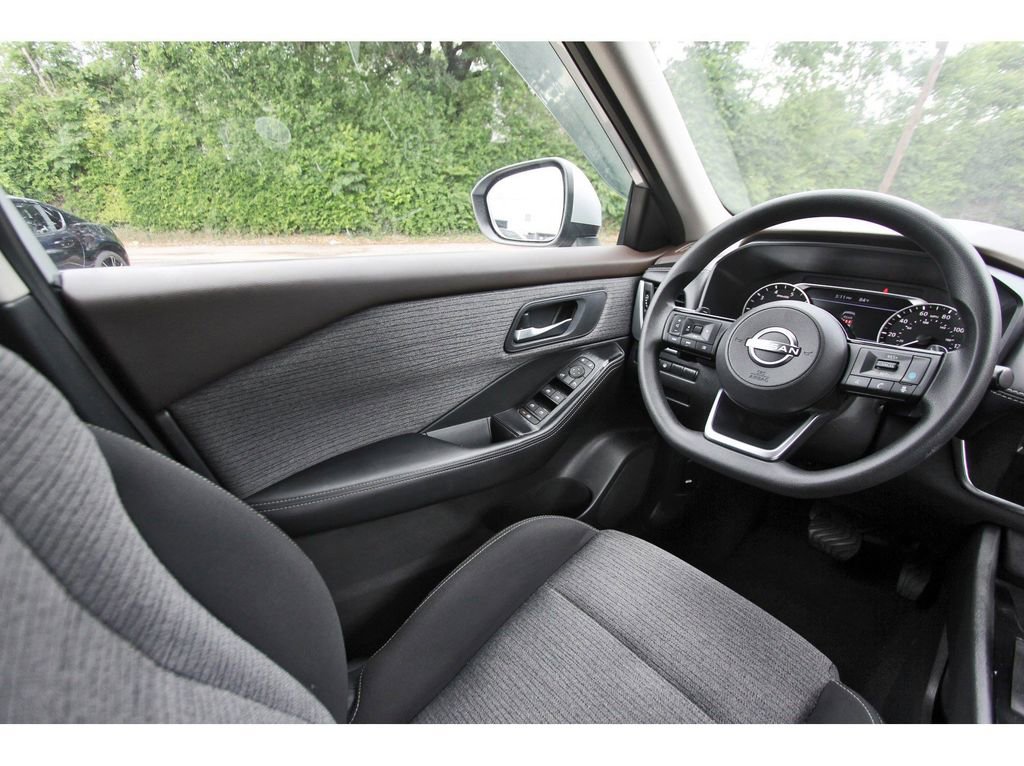 Used 2023 Nissan Rogue SV FWD image 7