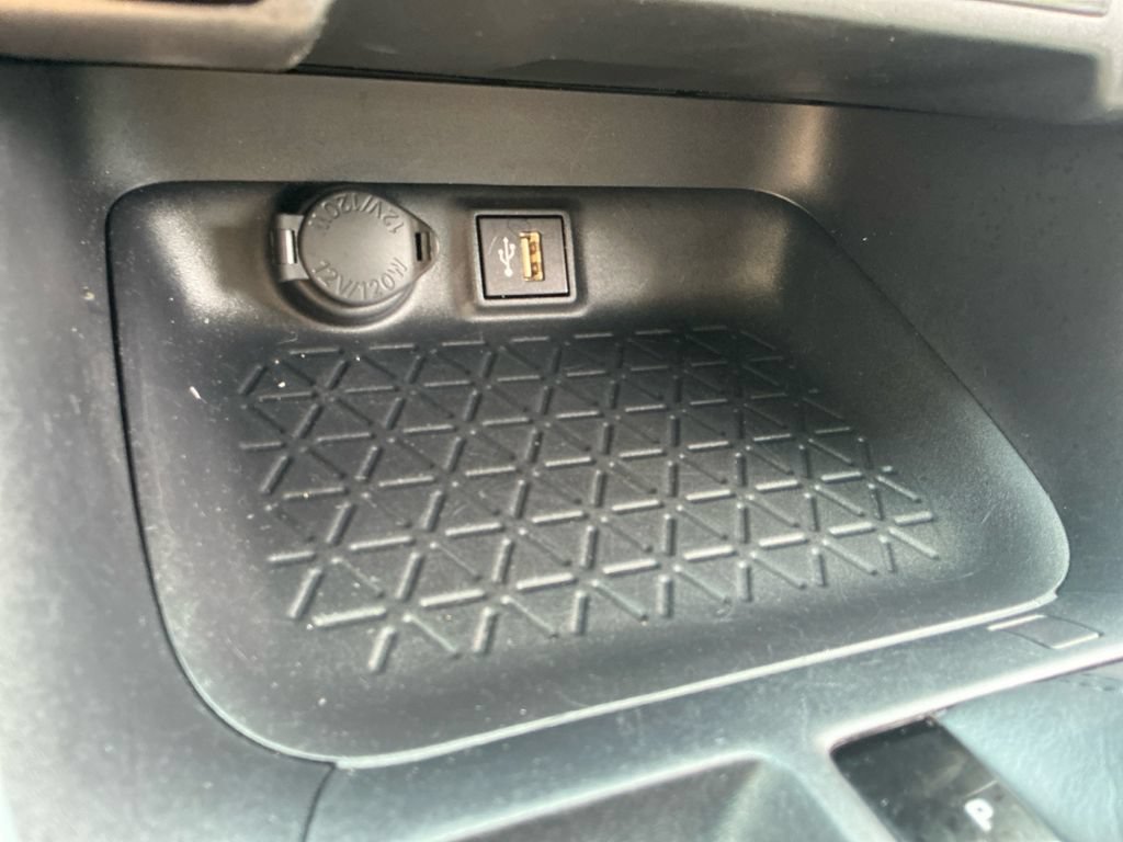 Used 2025 Toyota RAV4 XLE AWD/4WD image 27