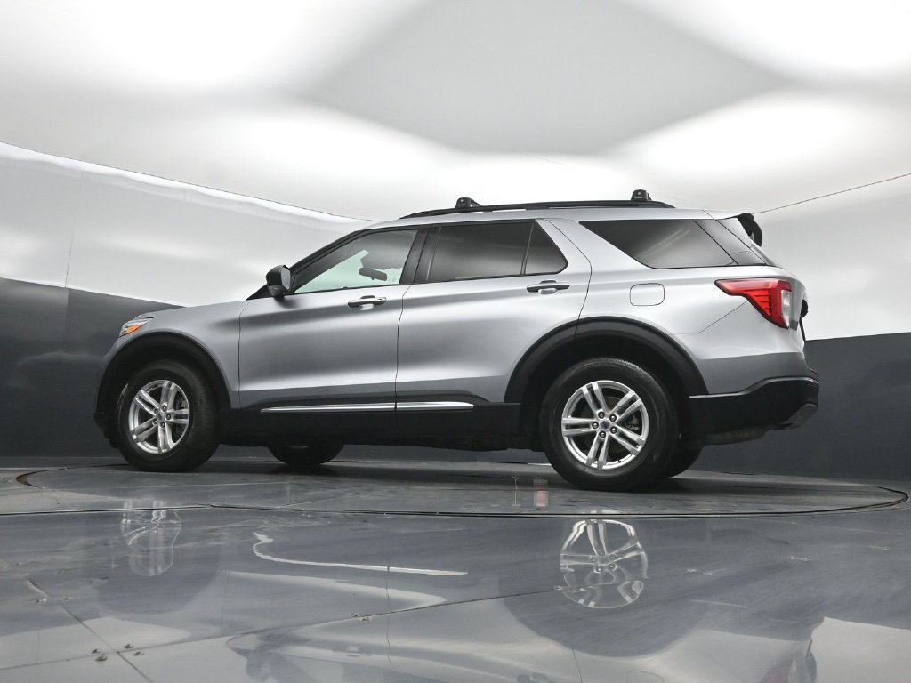 Certified 2022 Ford Explorer XLT w/ Equipment Group 202A AWD/4WD image 48