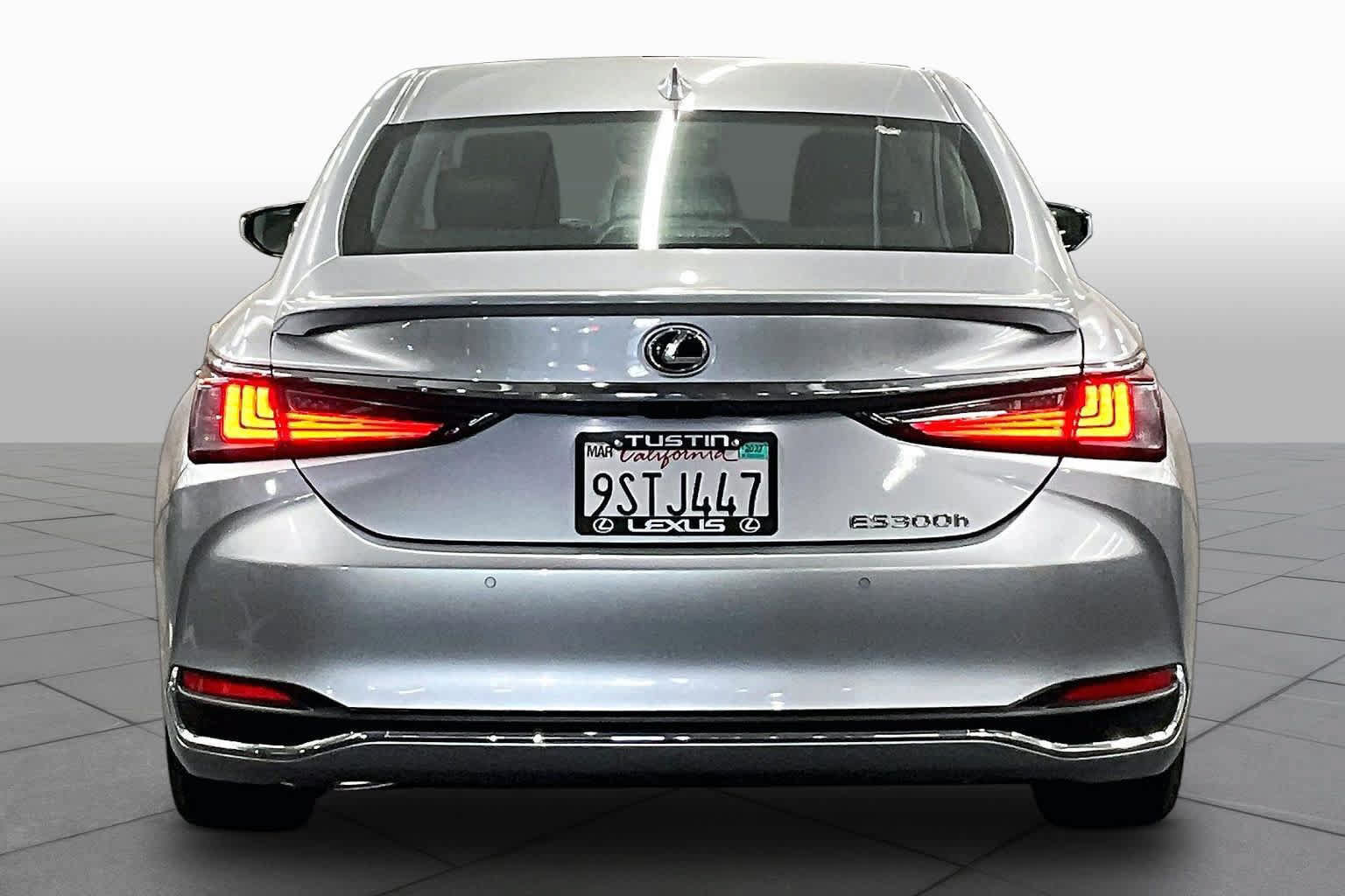 Used 2025 Lexus ES 300h w/ Premium Package FWD image 5